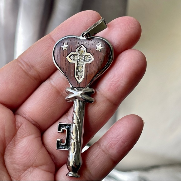 BLUE STEEL | Star Cross Key Stainless Steel Wood Inlay CZ Heart Key Pendant - Picture 8 of 10